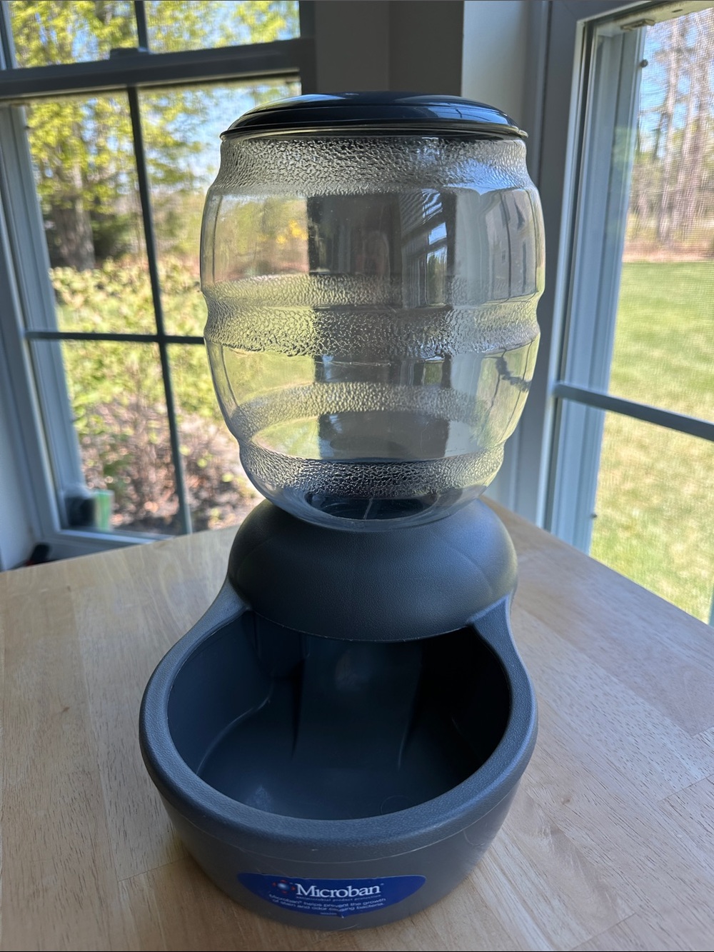Petmate Automatic Gravity pet feeder - Gray/Clear